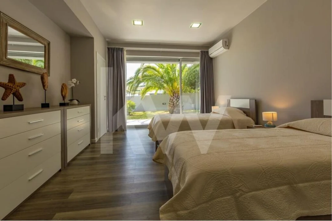 Moradia T4 para Venda em Rabo de Peixe Foto 23