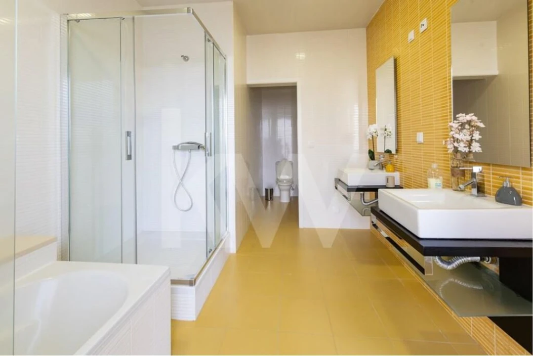 Moradia T4 para Venda em Rabo de Peixe Foto 15