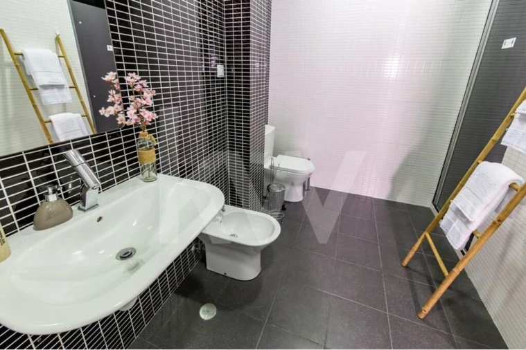 Moradia T4 para Venda em Rabo de Peixe Foto 18