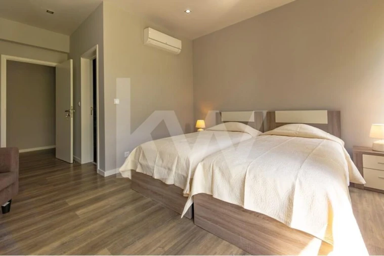 Moradia T4 para Venda em Rabo de Peixe Foto 17