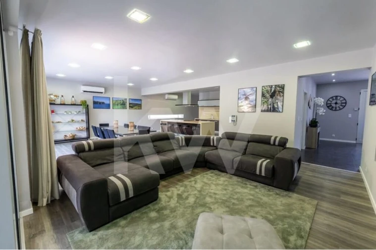 Moradia T4 para Venda em Rabo de Peixe Foto 9