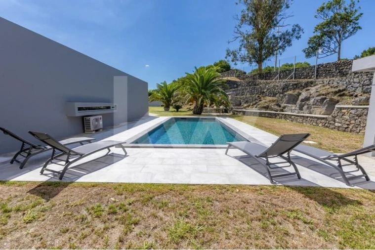 Moradia T4 para Venda em Rabo de Peixe Foto 3