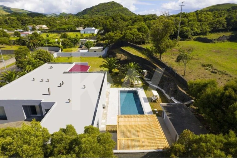 Moradia T4 para Venda em Rabo de Peixe Foto 34