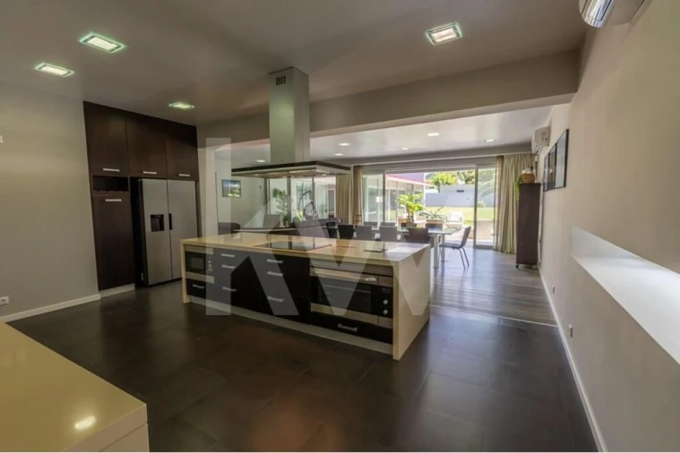 Moradia T4 para Venda em Rabo de Peixe Foto 7