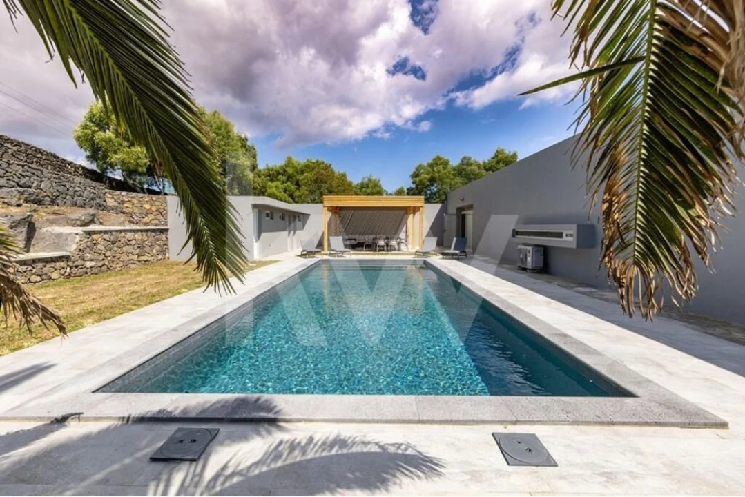 Moradia T4 para Venda em Rabo de Peixe Foto 27