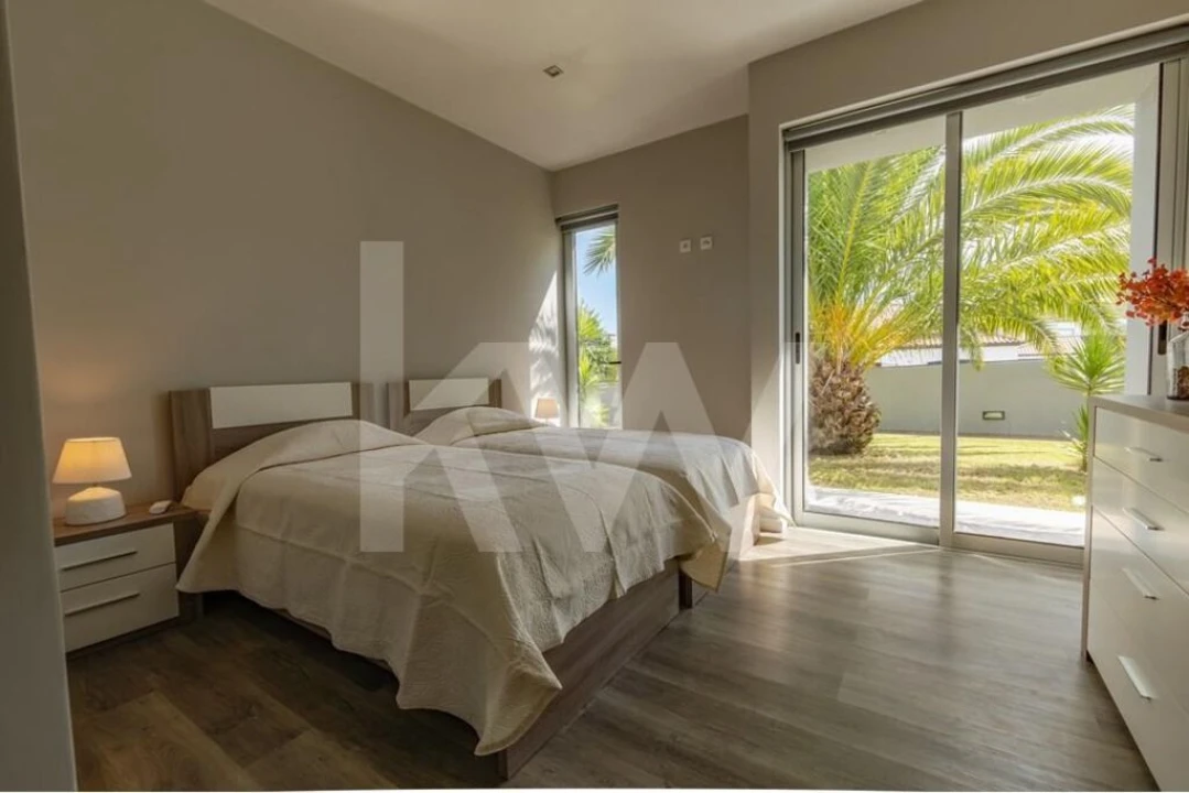 Moradia T4 para Venda em Rabo de Peixe Foto 16