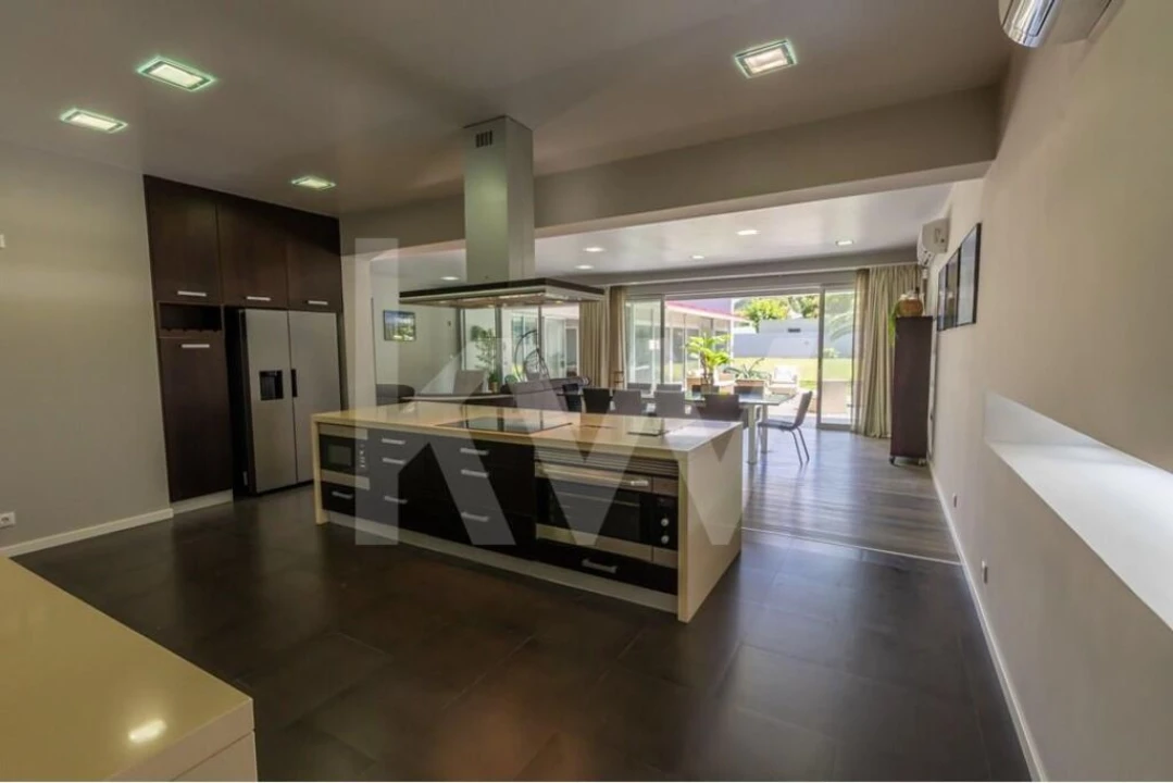 Moradia T4 para Venda em Rabo de Peixe Foto 7