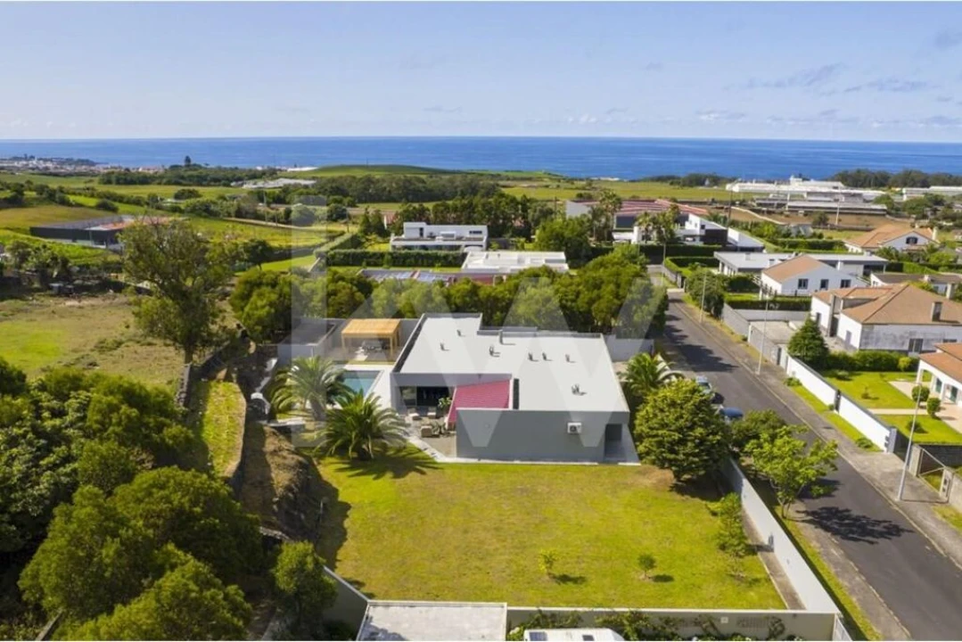 Moradia T4 para Venda em Rabo de Peixe Foto 35