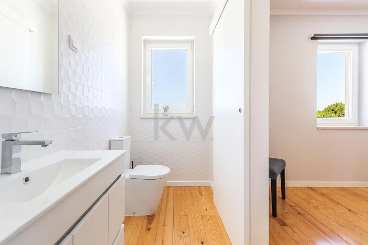 Moradia T4 para Venda em Miragaia e Marteleira Foto 29