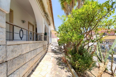Moradia T5 para Venda em Carcavelos e Parede