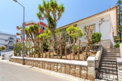 Moradia T5 para Venda em Carcavelos e Parede