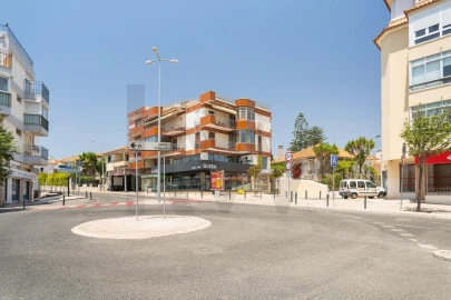 Moradia T5 para Venda em Carcavelos e Parede