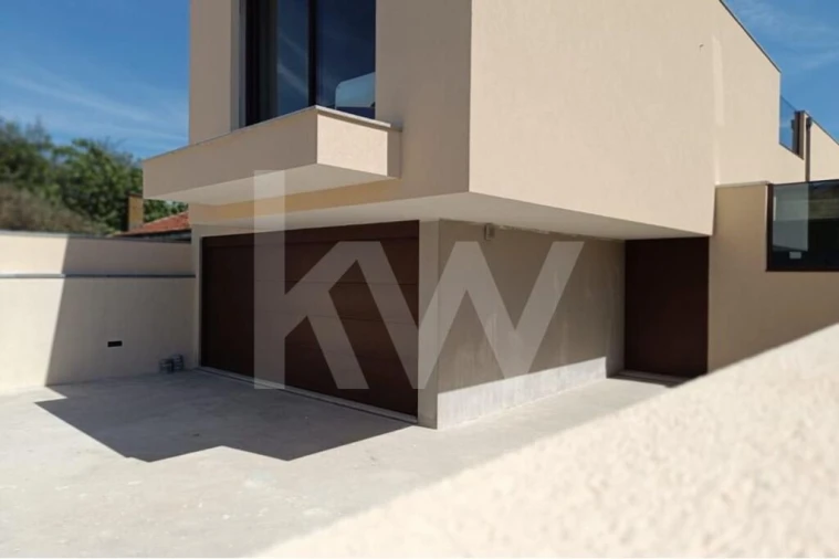 Moradia T4 para Venda em São Felix da Marinha Foto 2