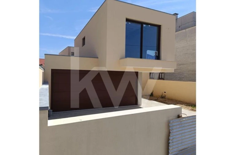 Moradia T4 para Venda em São Felix da Marinha Foto 3