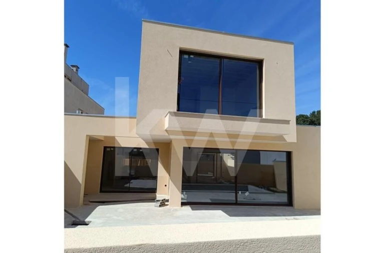 Moradia T4 para Venda em São Felix da Marinha Foto 4