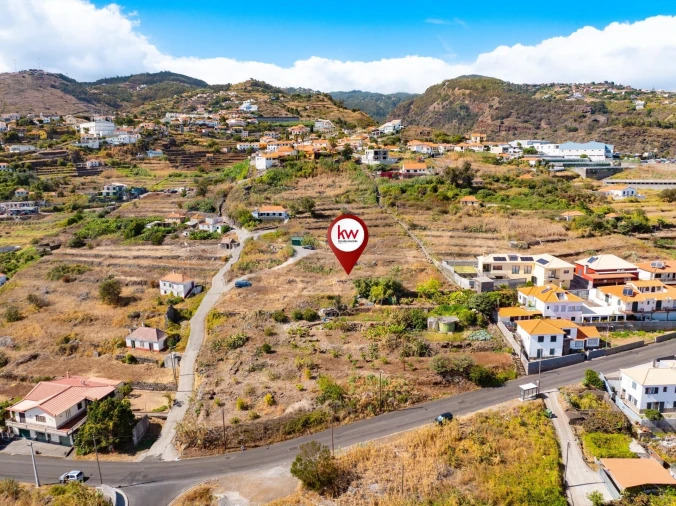 Terreno para Venda em Caniço