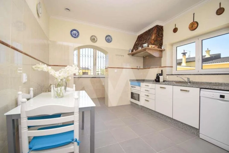 Moradia T4 para Venda em Santa Maria e São Miguel, São Martinho, São Pedro Penaferrim Foto 9