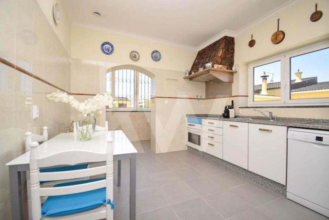 Moradia T4 para Venda em Santa Maria e São Miguel, São Martinho, São Pedro Penaferrim Foto 9