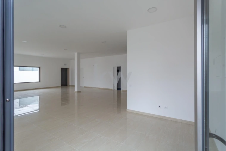 Loja para Venda em Carvoeira Foto 17