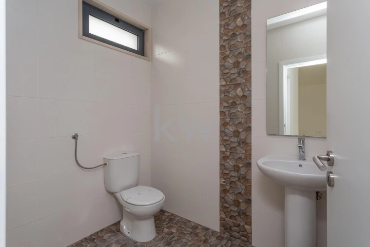 Loja para Venda em Carvoeira Foto 13