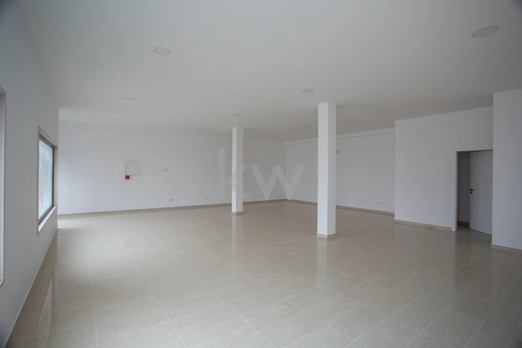 Loja para Venda em Carvoeira Foto 4