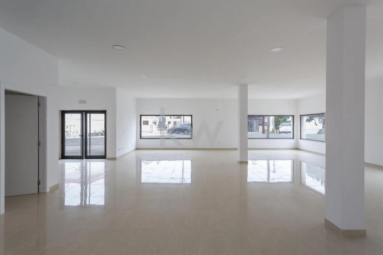 Loja para Venda em Carvoeira Foto 1