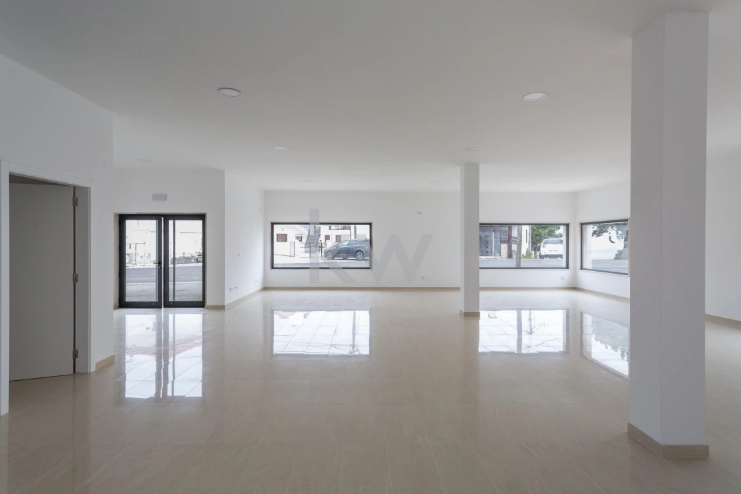 Loja para Venda em Carvoeira Foto 1