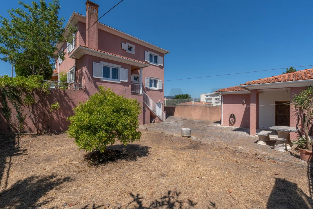 Moradia T4 para Venda em Poiares (Santo Andre) Foto 4