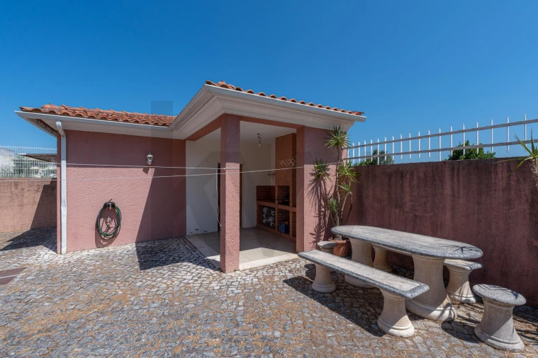 Moradia T4 para Venda em Poiares (Santo Andre) Foto 48