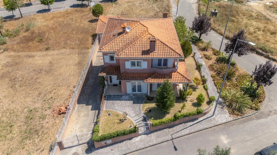 Moradia T4 para Venda em Poiares (Santo Andre) Foto 69