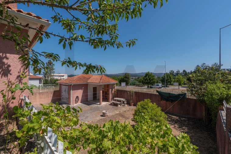 Moradia T4 para Venda em Poiares (Santo Andre) Foto 50