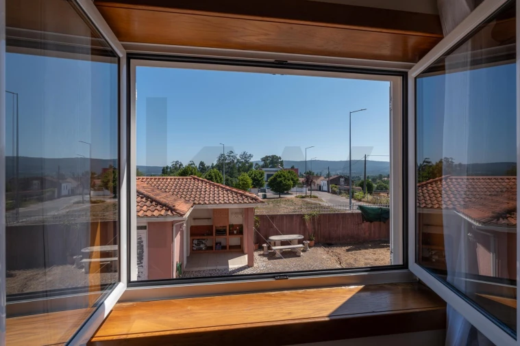 Moradia T4 para Venda em Poiares (Santo Andre) Foto 25