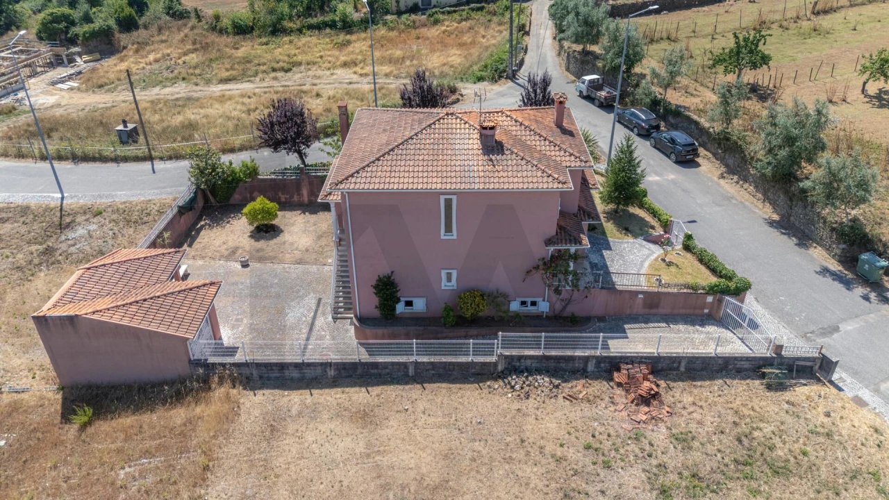 Moradia T4 para Venda em Poiares (Santo Andre) Foto 67