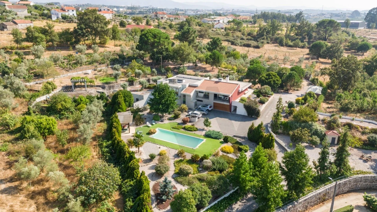 Quinta T5 para Venda em Lagos da Beira e Lajeosa Foto 1