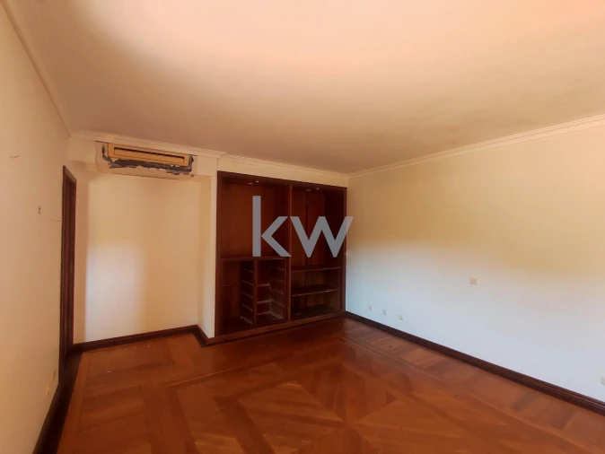 Moradia T5 para Venda em Queluz e Belas Foto 57