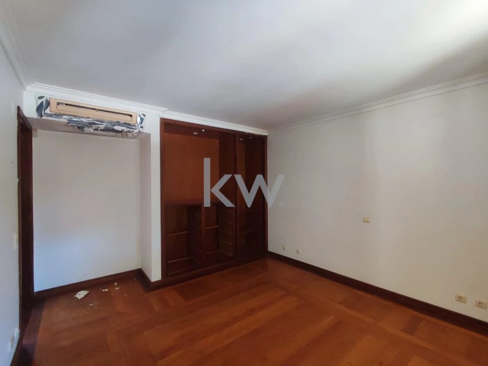 Moradia T5 para Venda em Queluz e Belas Foto 38