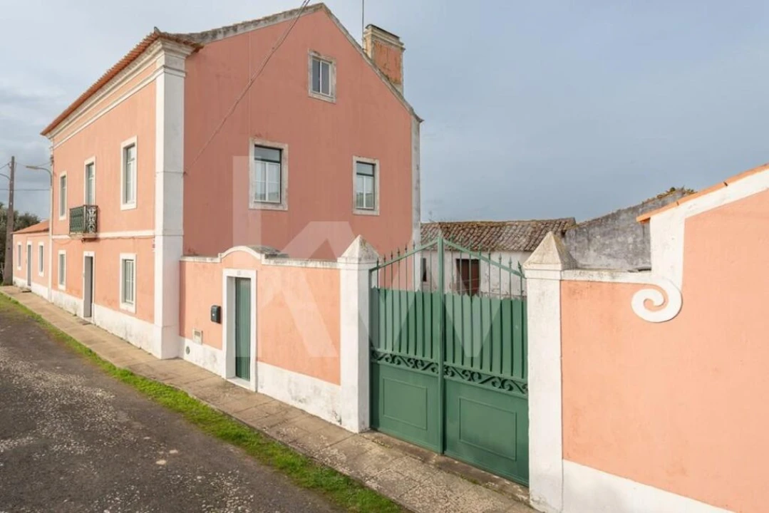 Moradia T5 para Venda em Tornada e Salir do Porto Foto 1