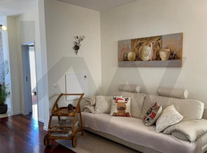 Moradia T6 para Venda em Caniço Foto 9