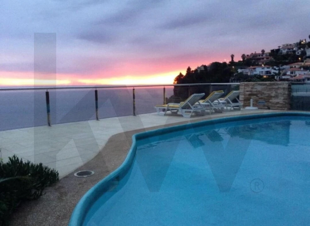 Moradia T6 para Venda em Caniço Foto 3