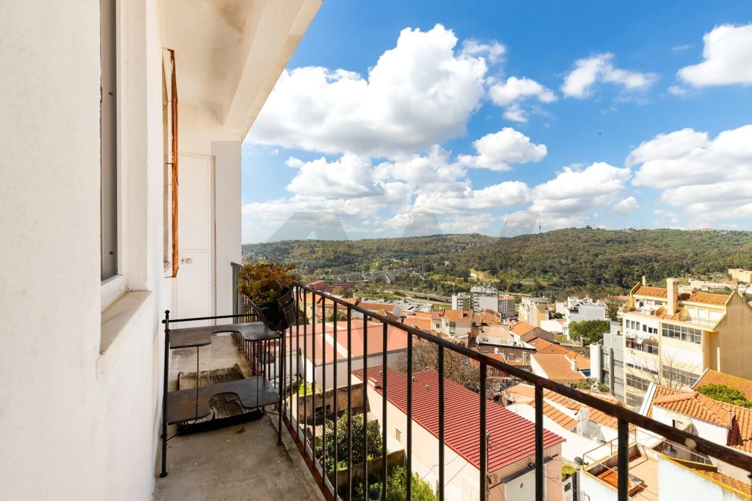 Apartamento T3 para Venda em Campolide Foto 25