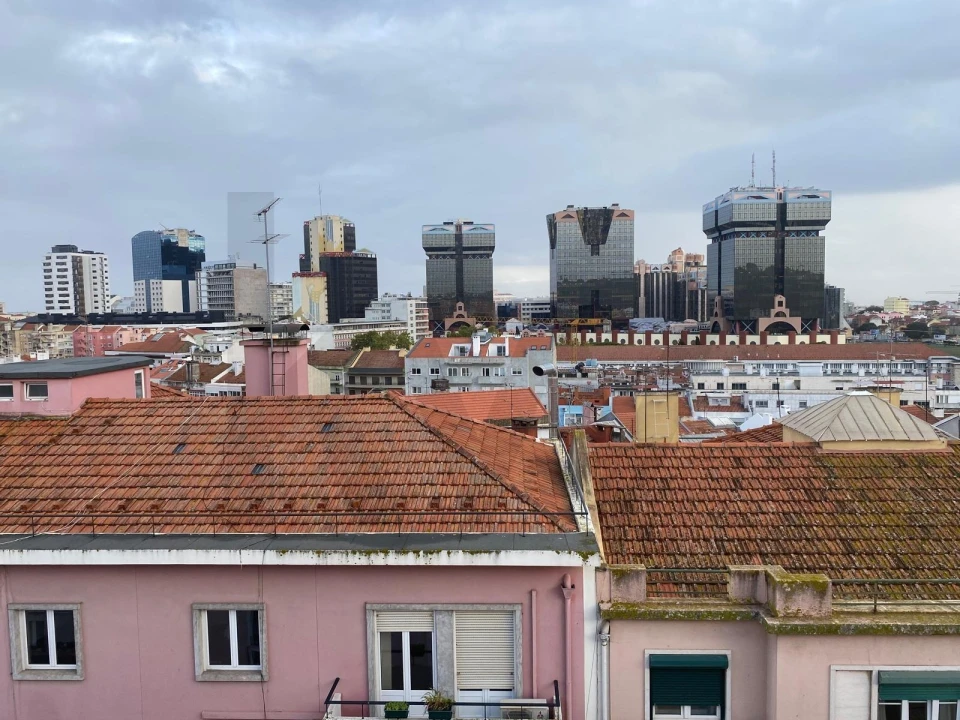 Apartamento T3 para Venda em Campolide Foto 28