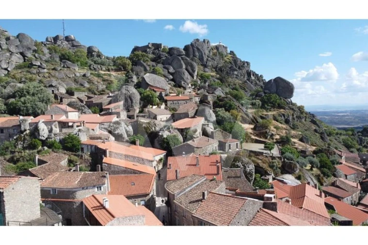 Moradia T2 para Venda em Monsanto e Idanha-A-Velha