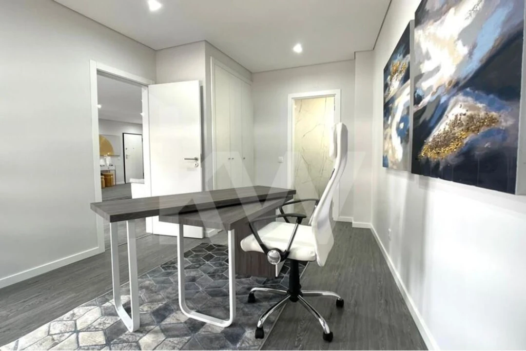 Apartamento T1 para Venda em Quelfes Foto 24