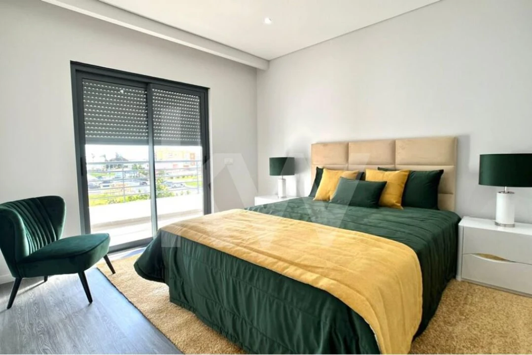 Apartamento T1 para Venda em Quelfes Foto 9