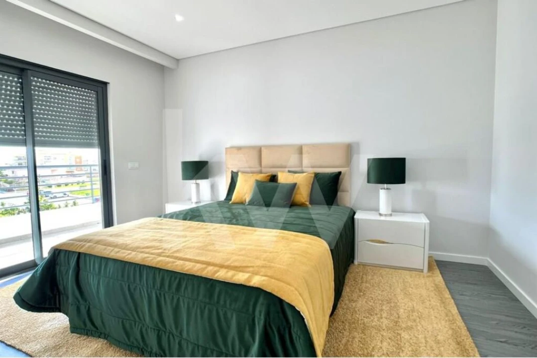 Apartamento T1 para Venda em Quelfes Foto 11
