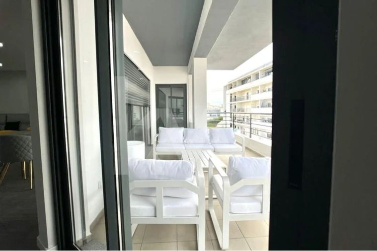 Apartamento T1 para Venda em Quelfes Foto 29