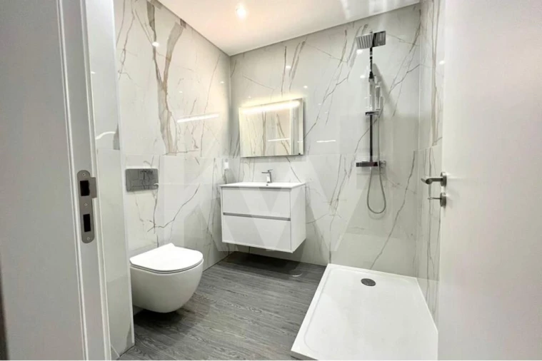 Apartamento T1 para Venda em Quelfes Foto 15