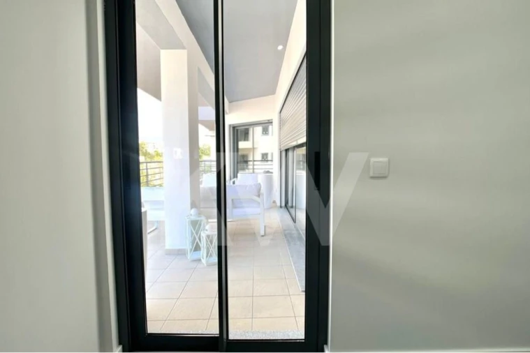 Apartamento T1 para Venda em Quelfes Foto 30