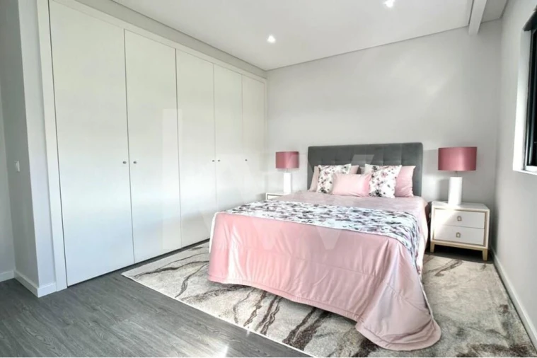 Apartamento T1 para Venda em Quelfes Foto 27