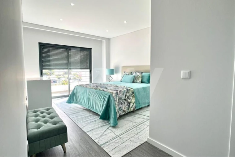 Apartamento T1 para Venda em Quelfes Foto 17